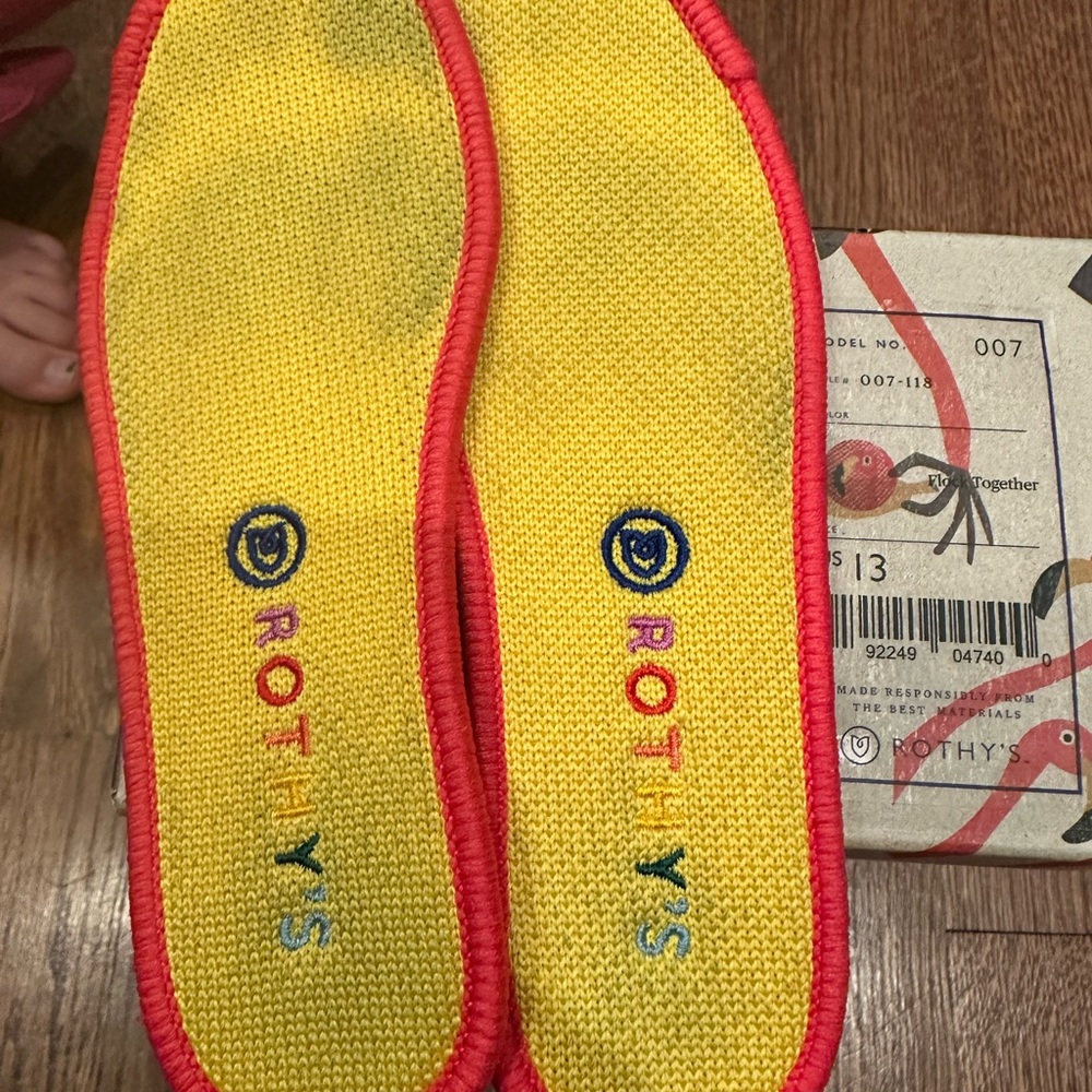 Size 13 Rothys Flamingos